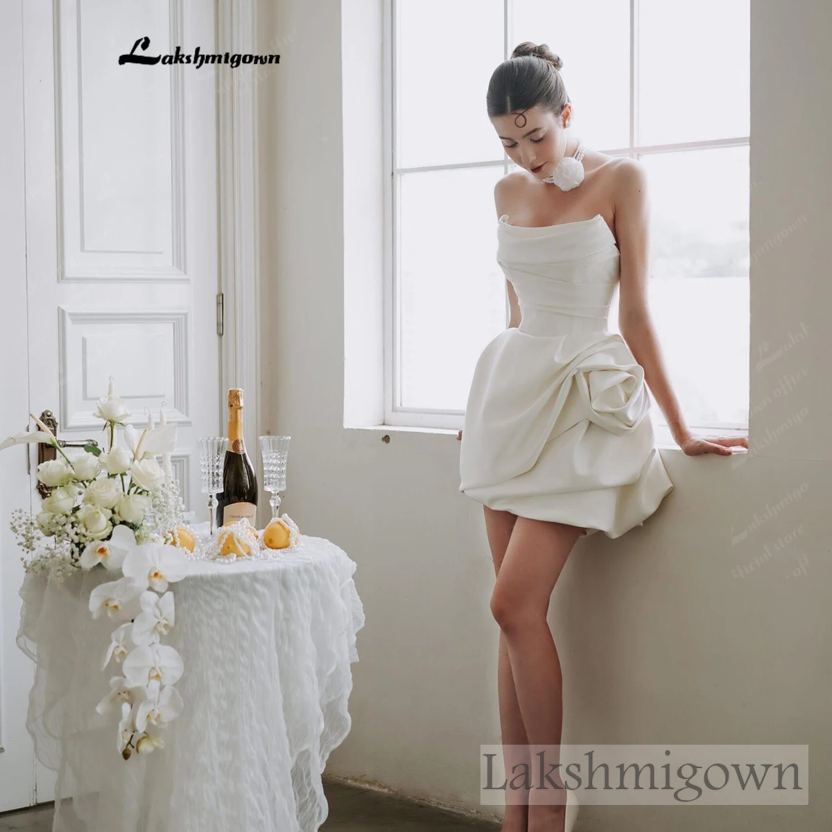 Lakshmigown Trägerloses Satin-Mini-Hochzeitskleid mit 3D-Rosetten, kurzes Brautkleid, Couture-Empfangskleid, maßgeschneidert – Detail 8