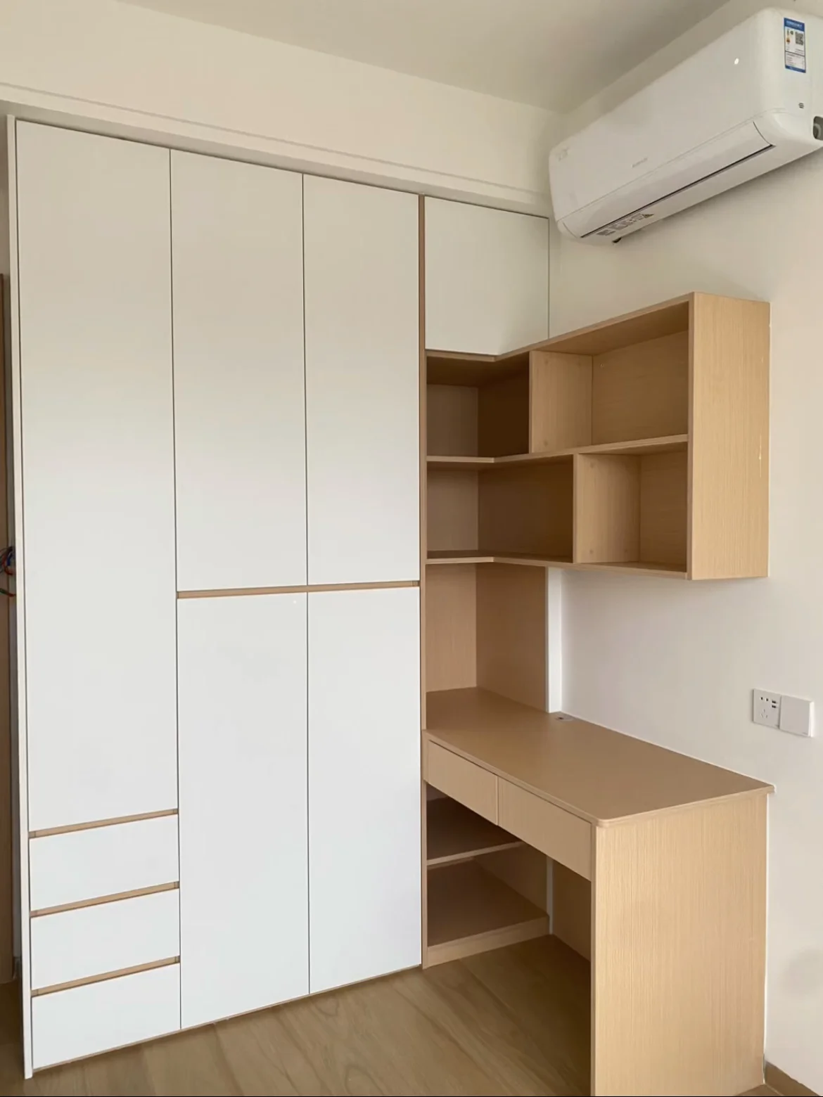 ^Modern High-End Custom Freestanding Bedroom Wardrobe Durable Wooden Design for Home Apartment Mall Hotels Villas Clothes Storag