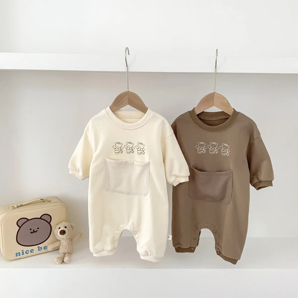 Ins Spring Autumn Newborn Boys Rompers Cotton Long Sleeve Cartoon Pocket Baby Boys Bodysuit Solid Loose Infant Boys Onesies