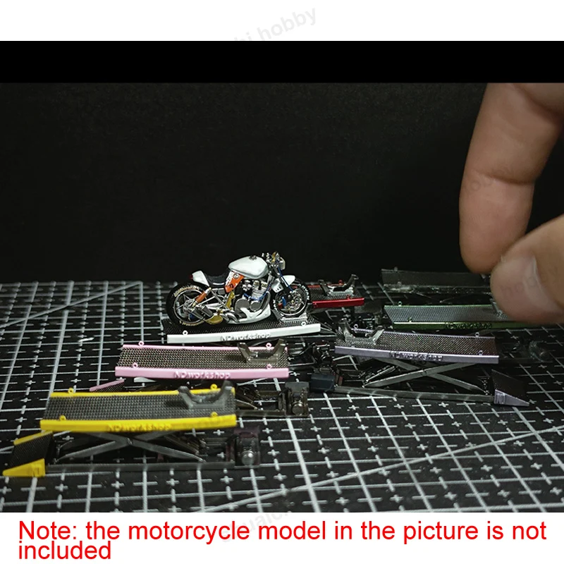 Plataforma de elevação de motocicleta, modelo estático de resina, suporte de reparo em miniatura, ferramentas fixas de modificação diy para bicicleta com motor em escala 1/64, 1 peça