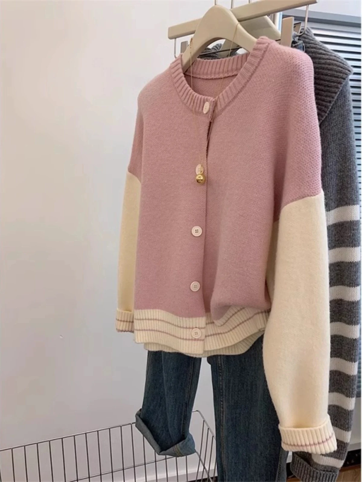 

Женский мягкий бейсбольный трикотажный свободный открытый кардиган, весна-осень, новый корейский вариант, ленивый цвет, блузка для колледжа