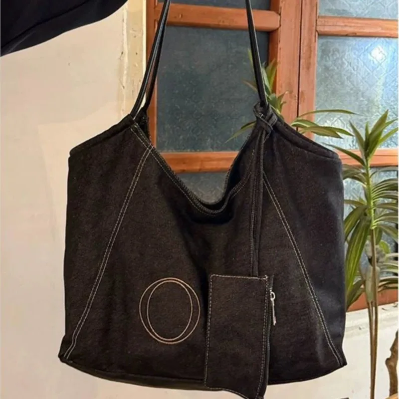 

Корейская черная большая сумка в стиле ретро, женская большая вместительная джинсовая сумка на плечо, женская сумка с надписью Harajuku, простая повседневная сумка подмышками, новинка 2023 г.