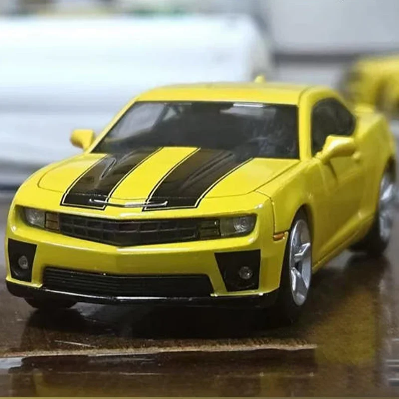

GOC Diecast Original 1:64 Scale Camaro Alloy Model Simulation Decoration Souvenirs Gifts Collection Static Display