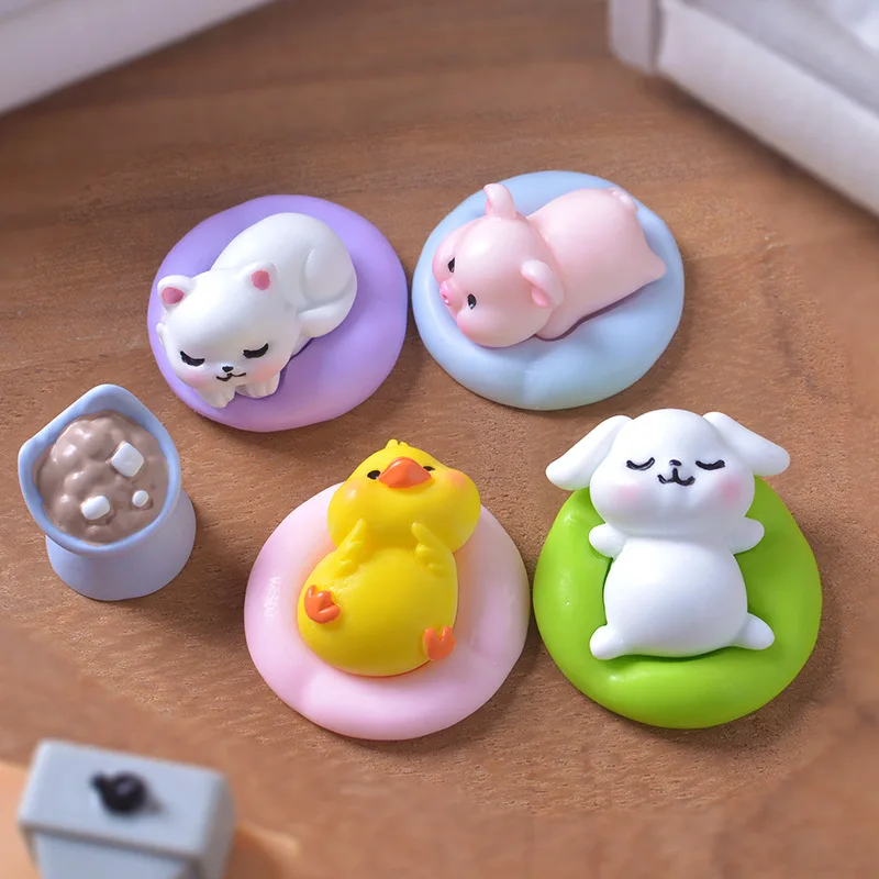 Figurines Miniatures Cute Cat Pig Chicken Micro Landscape Ornaments For Home Decorations Room Decor DIY Car Desktop Accessories