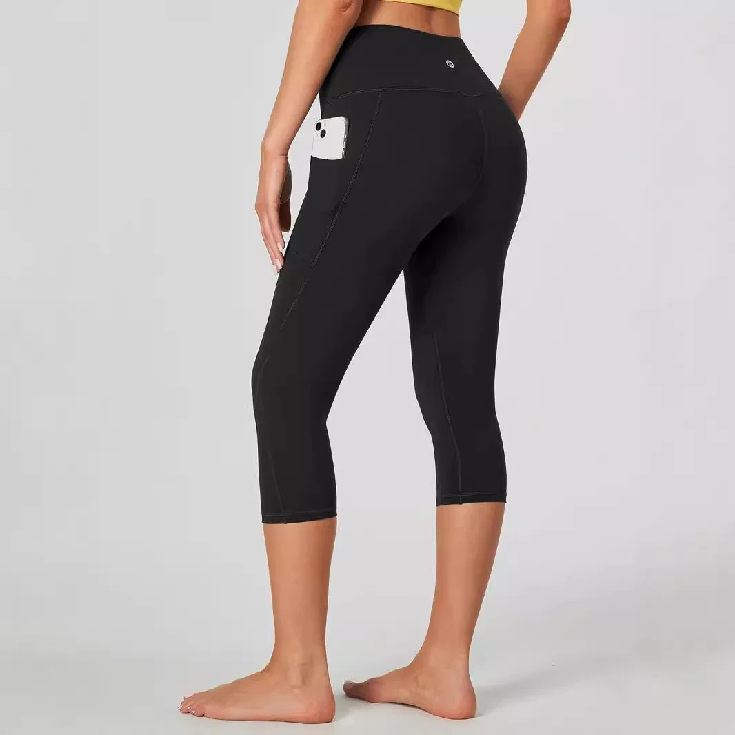 กางเกงโยคะเอวสูงเย็บลายไขว้ กางเกงคาปรีทรงเข้ารูปสำหรับผู้หญิง ดีไซน์เก๋ ทันสมัย ใช้เป็นกางเกงชั้นในได้