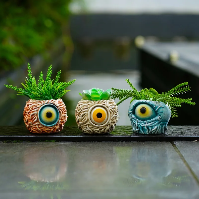 

Halloween-Themed Terrarium Planter - Creative Resin Ornament for Balcony & Garden Decor Whimsical Succulent Plant Display