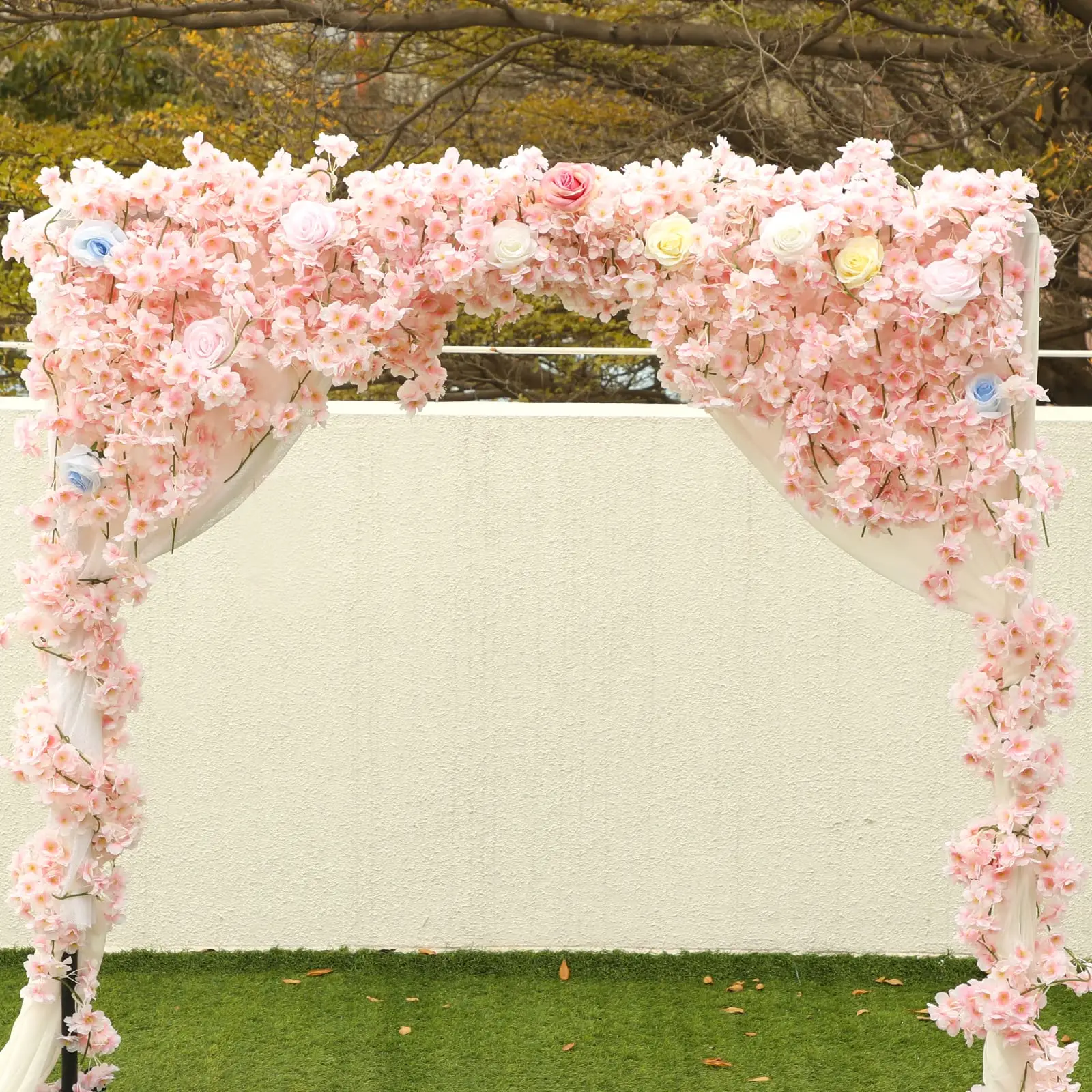 Gefälschte Kirschblüten-Ranken, künstliche Frühlingsblumen für draußen, hängende Seidenblumengirlande, Hochzeit, Party, Zimmer, Heimdekoration – Detail 6