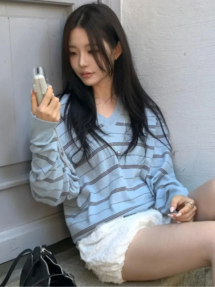 シックな秋の V ネックロングスリーブ縦縞ニットウェアカジュアル多用途女性のファイオンストリートウェア Sle ニットトップ