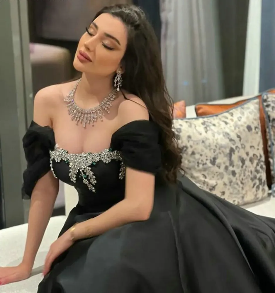 Black Off The Shoulder Satin Dubai Evening Dress Crystal Beads A-line Saudi Arabic Prom Formal Gowns Women Robe De Soiree