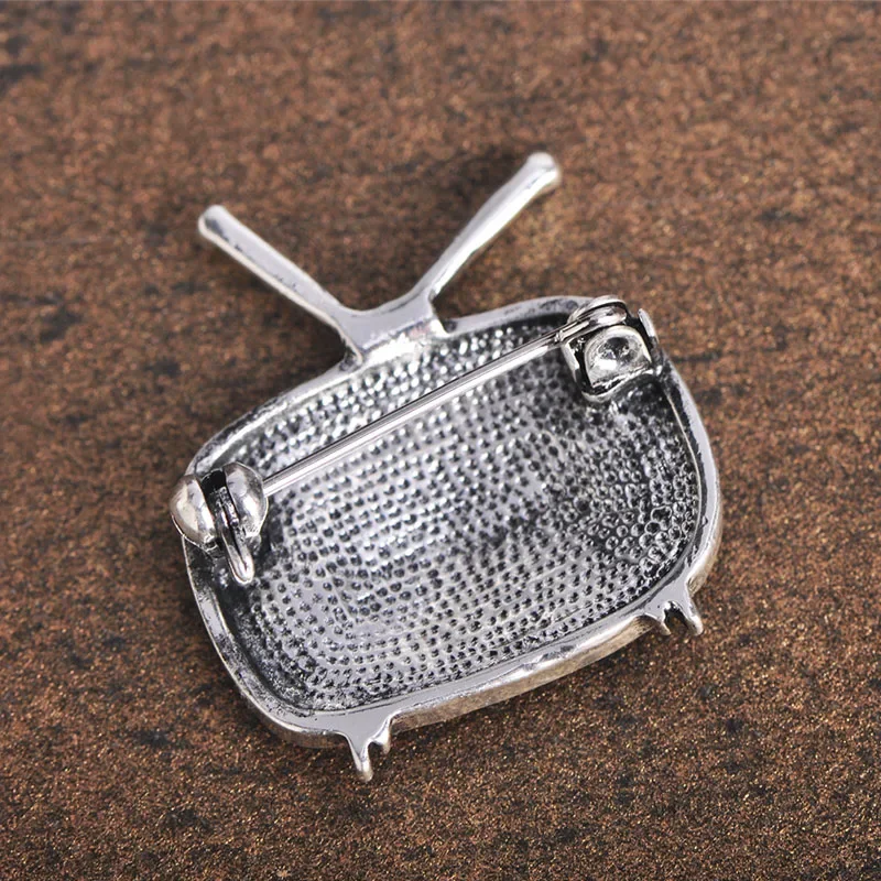 Blucome Classic Vintage TV Television Shape Brooch Gold Color Enamel Brooches Parents Gift Scarf Sweater Collar Pins Accessories