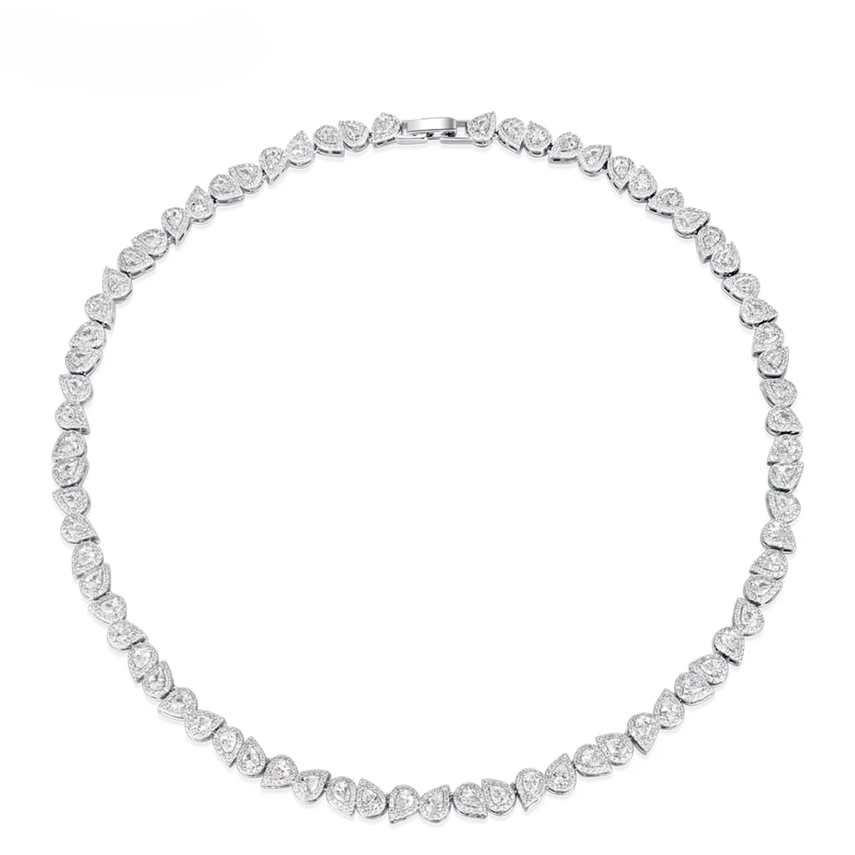 

Minimalist-Designed Luxury Necklace: A Retro Classic Ladies' Piece for Wedding Adornment, featuring a Sleek Chain – An Elegant M