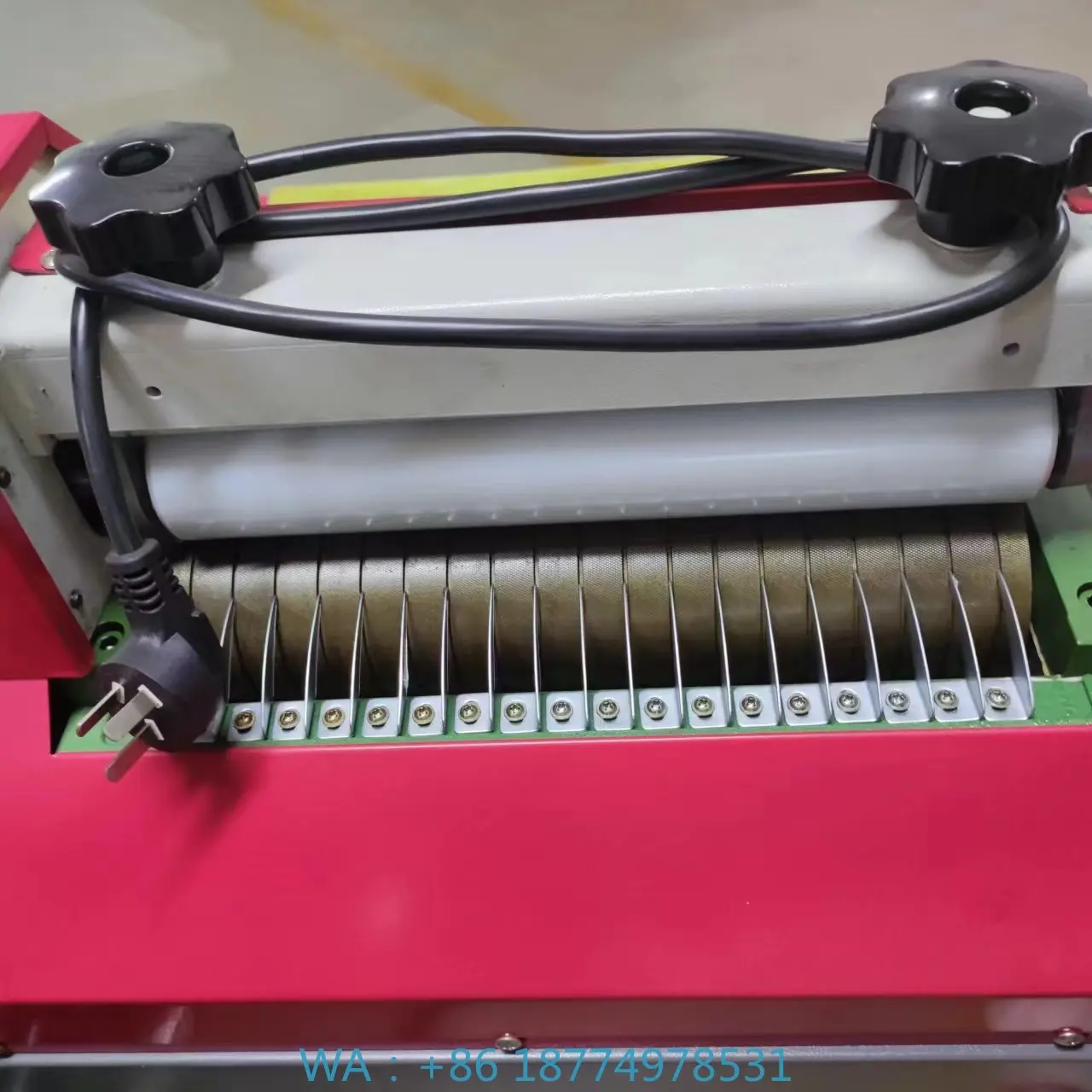 

dhesive Coating Machine Hot Melt Glue for Shoes and Leather GluingJN-861 Glue Coating Machine Universal Automatic Hot Melt A