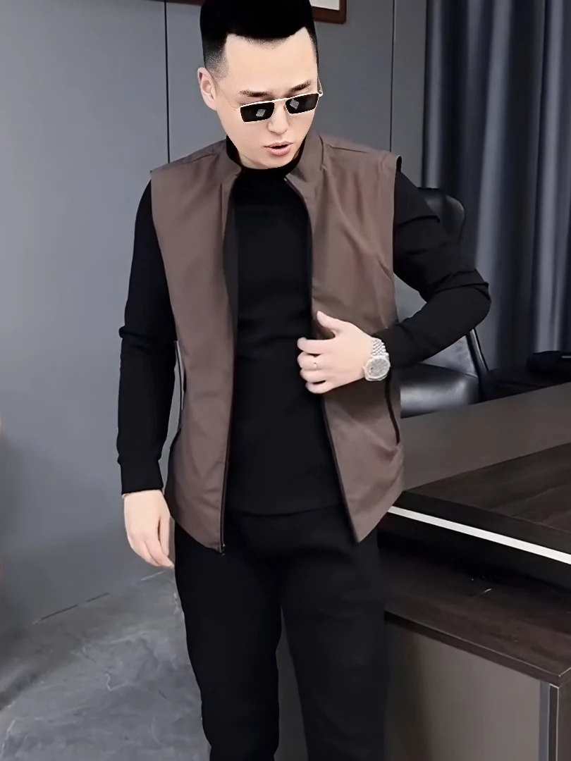 

Мужской двусторонний жилет свободного кроя с воротником-стойкой: модный, универсальный, комфортный, теплый, высокого качества. Новинка весна-осень.