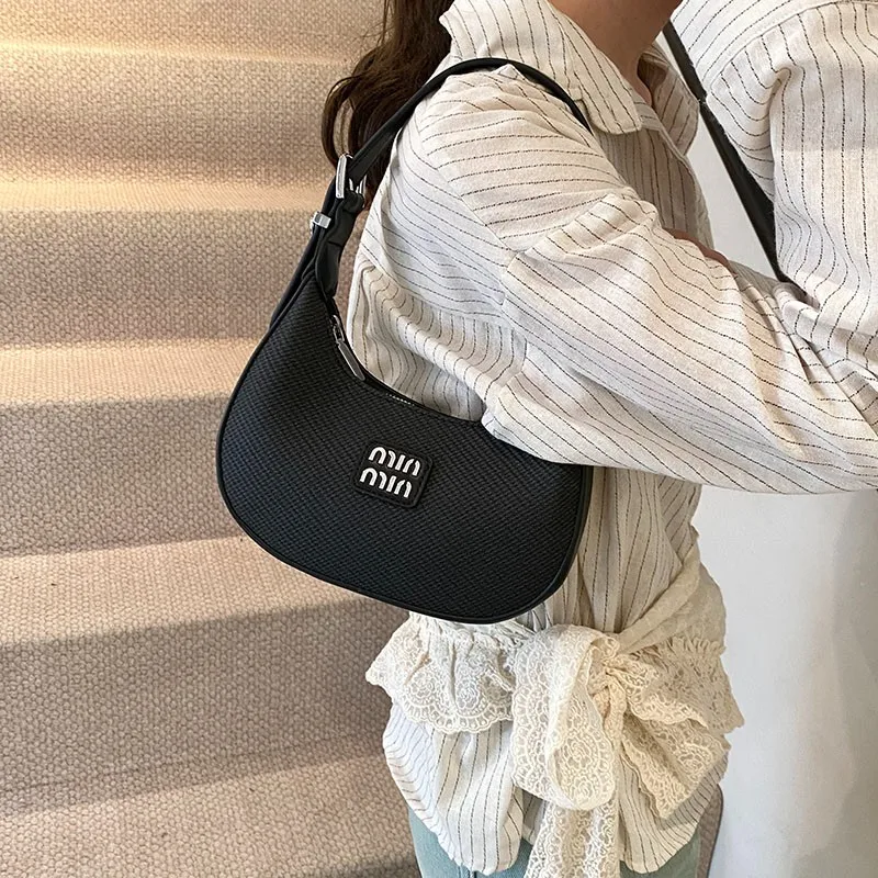 

Creative European American Shoulder Bag, Hand-Carry Versatility For Women's Fashionable Commuter And Summer Needs