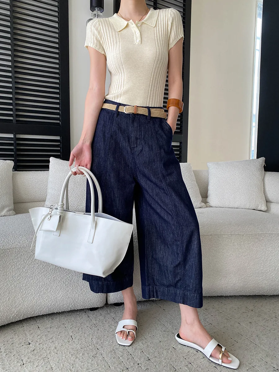Sommerliche Damenjeans in unifarbenem Design mit hoher Taille, schlank machendem Schnitt und geradem, weitem Bein. – Detail 17