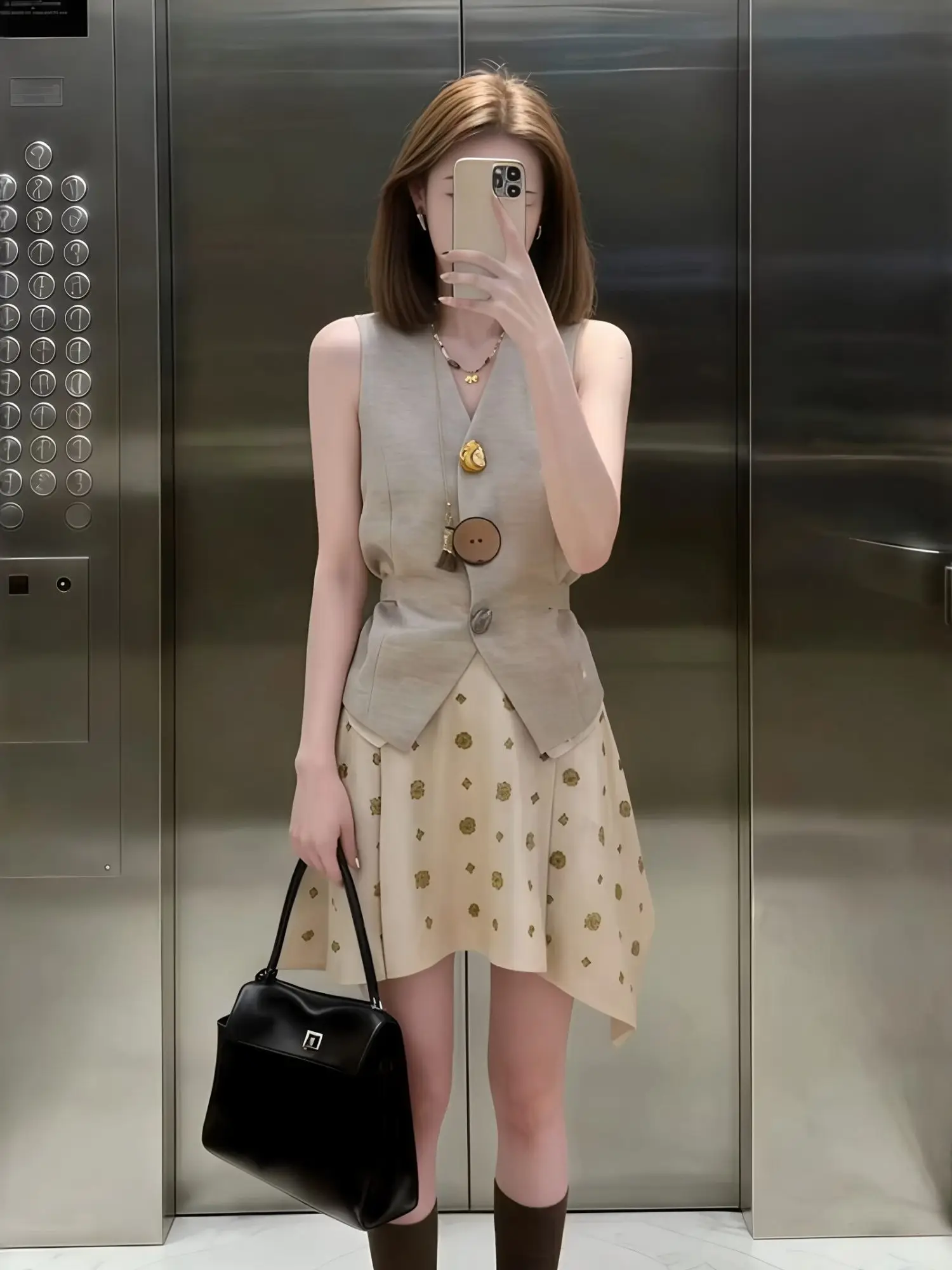 

Spring Summer Chic V-neck Sleeveless Vest Top Retro High-End Feeling Print Half-length Skirt Set Women's Fashion Ensemble