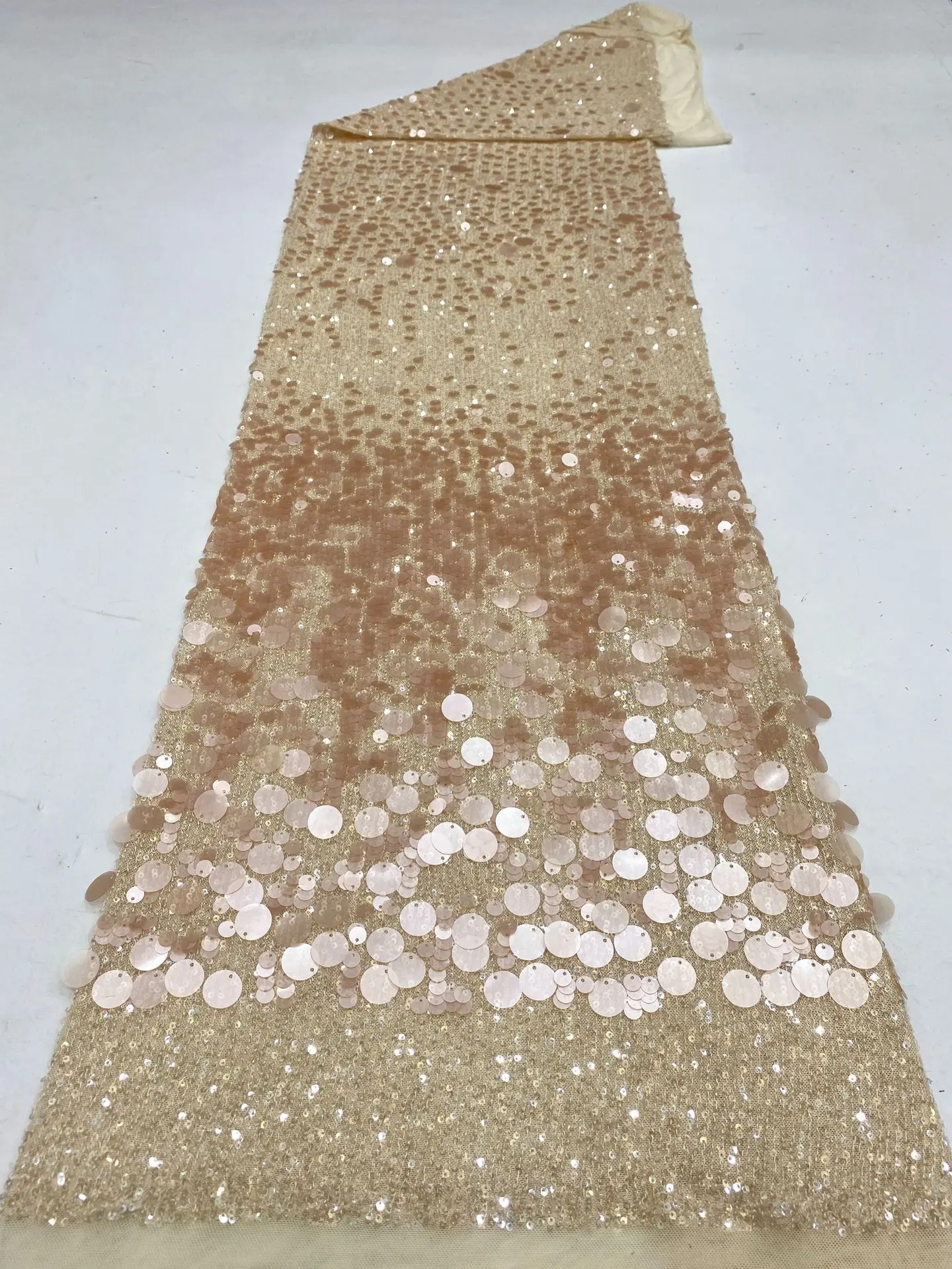 New ultra-shiny gradient sequi - Crystal Mesh Fabric recension och pris