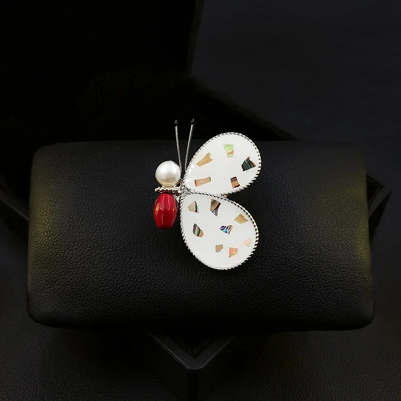 

Butterfly Brooch for Women Suit Fashion White Insect Animal Pin Pearl Jewelry Clothing Accessories Gifts 1687