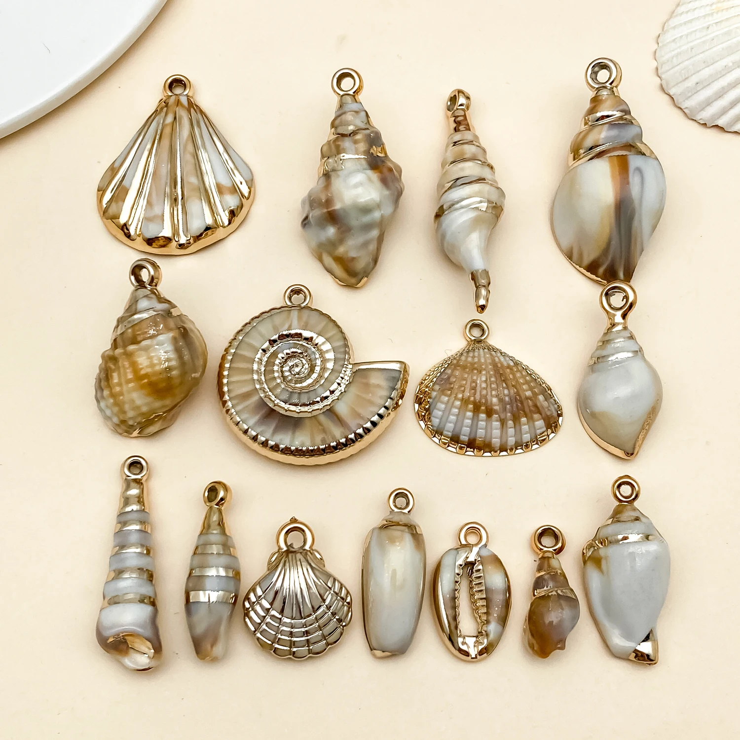 Mix 15pcs Acrylic Ocean Shell Series Charms Pendants, Suitable for DIY Necklace, Earring, Keychain Jewelry Making Accessories.
