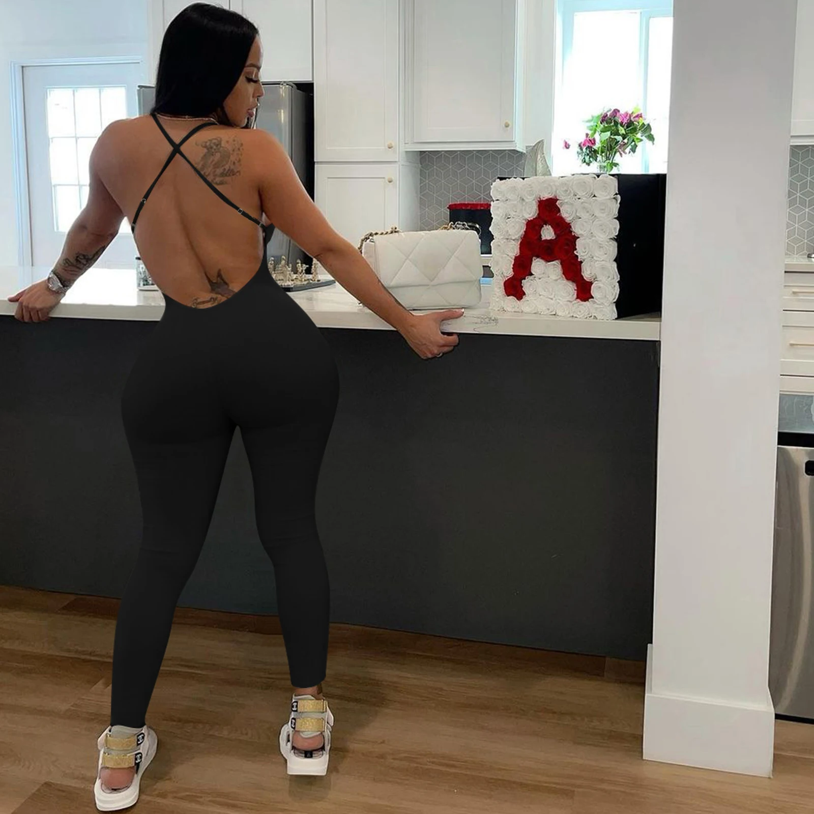 จั๊มสูทสายเดี่ยวผ้าริบสีพื้นสำหรับผู้หญิง จั๊มสูทลำลองสำหรับเล่นโยคะ