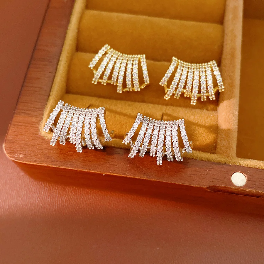 Claw Shaped Curved Stud Earrings Gold Color Shiny Cubiz Zirconia Geometric Earrings for Women Men Nightclub Party Jewelry N