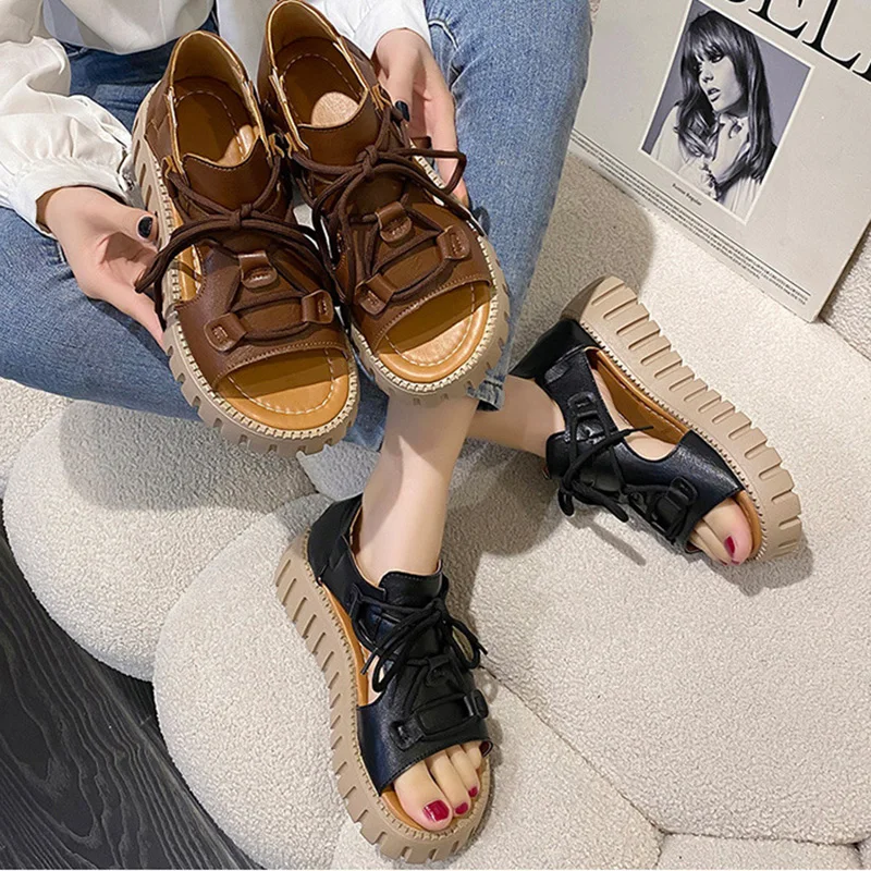 2023 Zomer Nieuwe Platform Sandalen Muffin Casual Schoenen Retro Lage Top Vrouwen Ronde Hoofd Vetersluiting Buiten Dragen Bruine Sandales Femmes