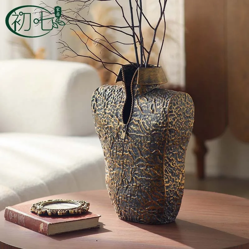 Gothic turtle crack retro vase personalized creative suit modeling flower ware shopping mall clothing store desktop decoration