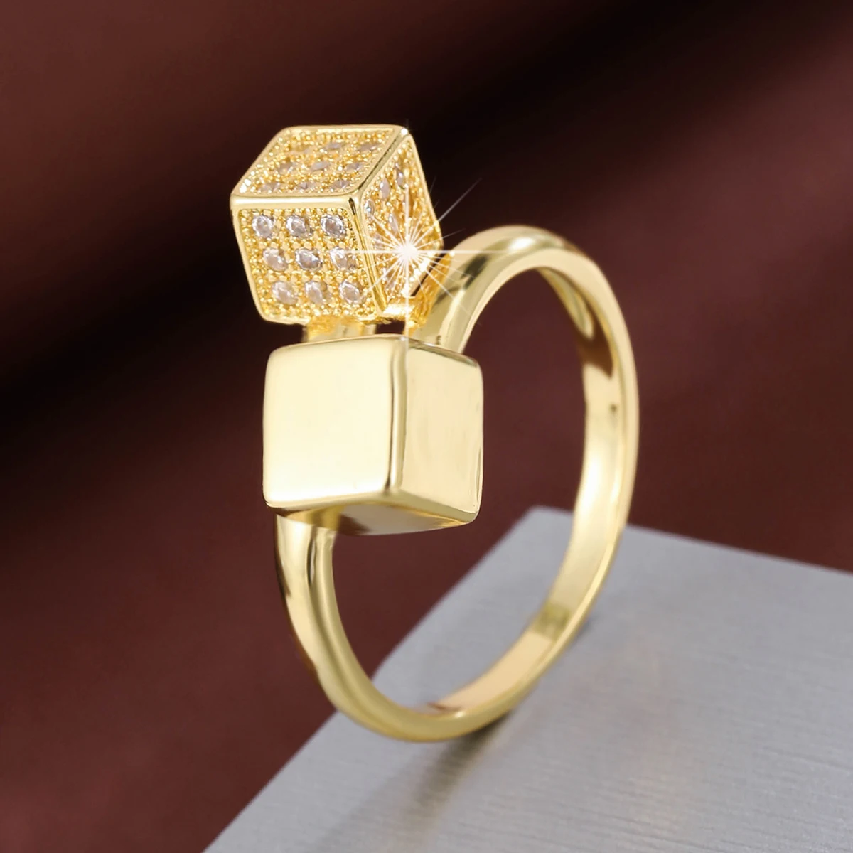 خاتم بتصميم هندسي مربع عصري من الزركونيا الاصطناعية خاتم نحاسي نسائي للحفلات اليومية