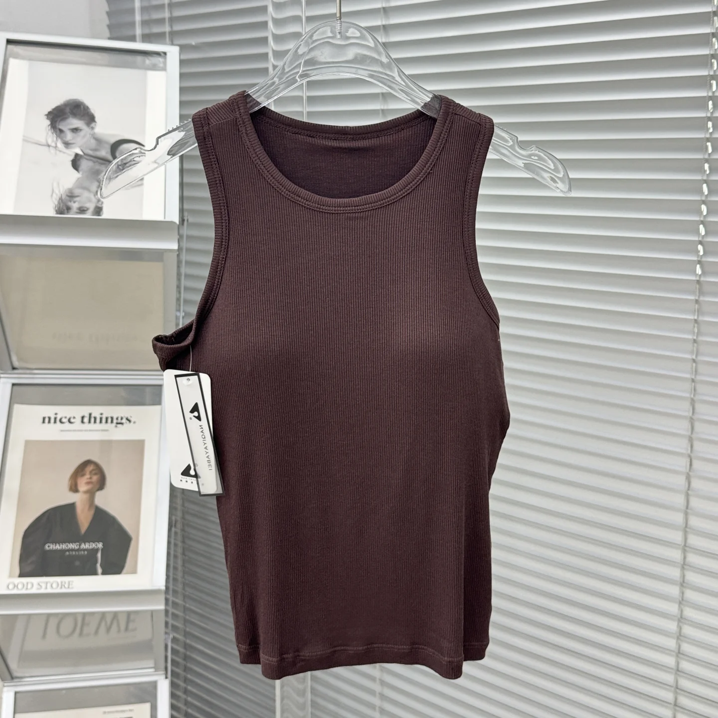 レディース スポーツ ヨガ トップ スリム フィット ベスト 内蔵パッド入り アウトドア スリーブ ラウンドネック Y字型肩紐 ベース インナー ウェア