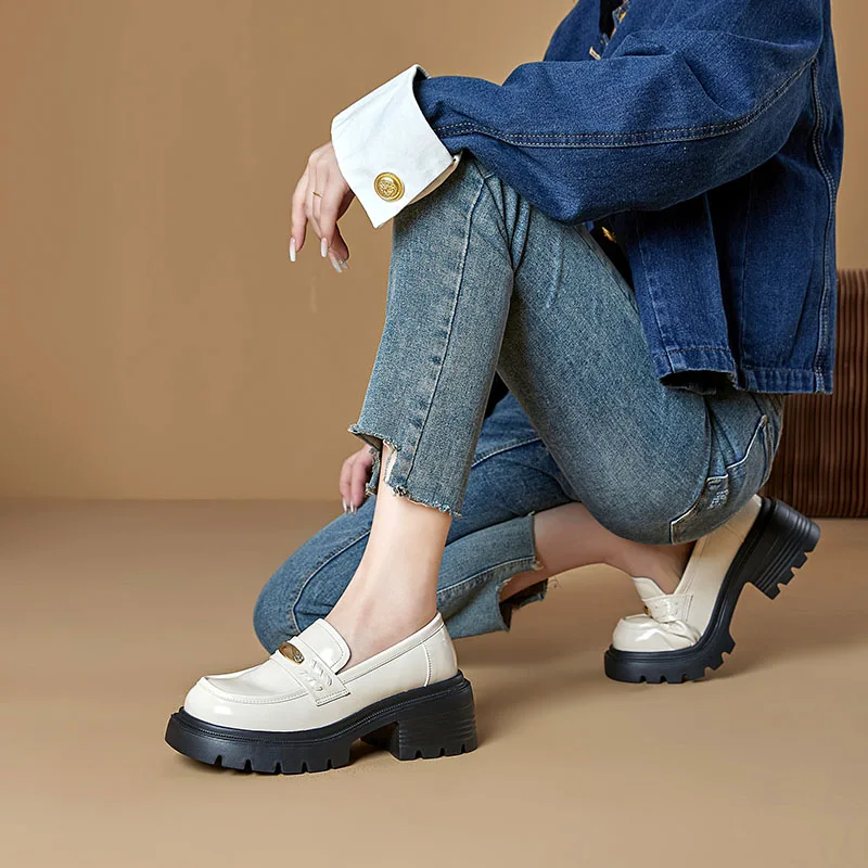 

Женские весенние лоферы на платформе в британском стиле, на массивной подошве, с легкой стелькой из овчины, глянцевая кожа, слипоны