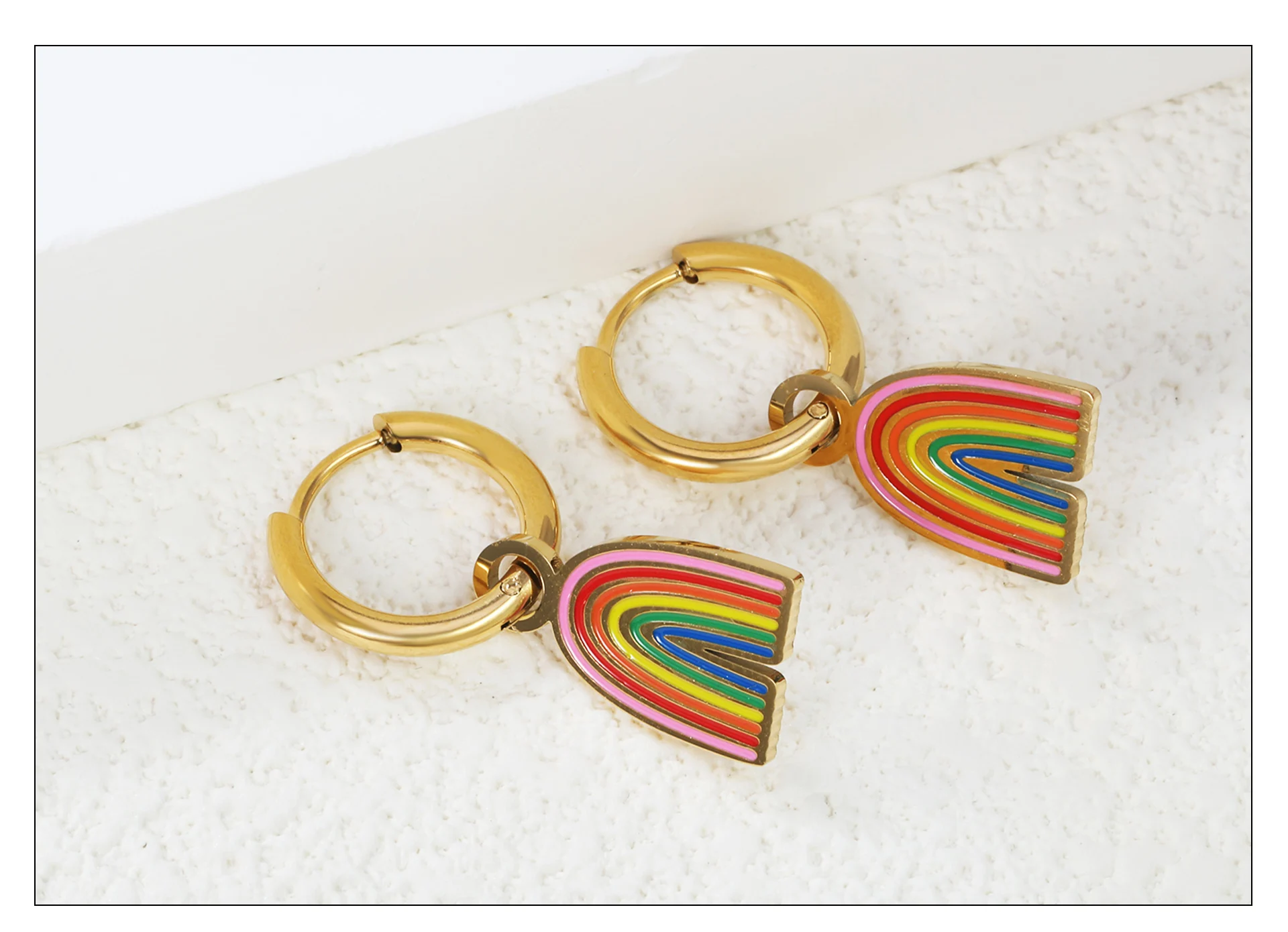 LUXUKISSKIDS Bunte Doppel-Herz-Charms-Tropfenohrringe für Mädchen, Edelstahl, niedlich, Tropföl, winziger Anhänger, baumelnder Piercing-Schmuck – Detail 13