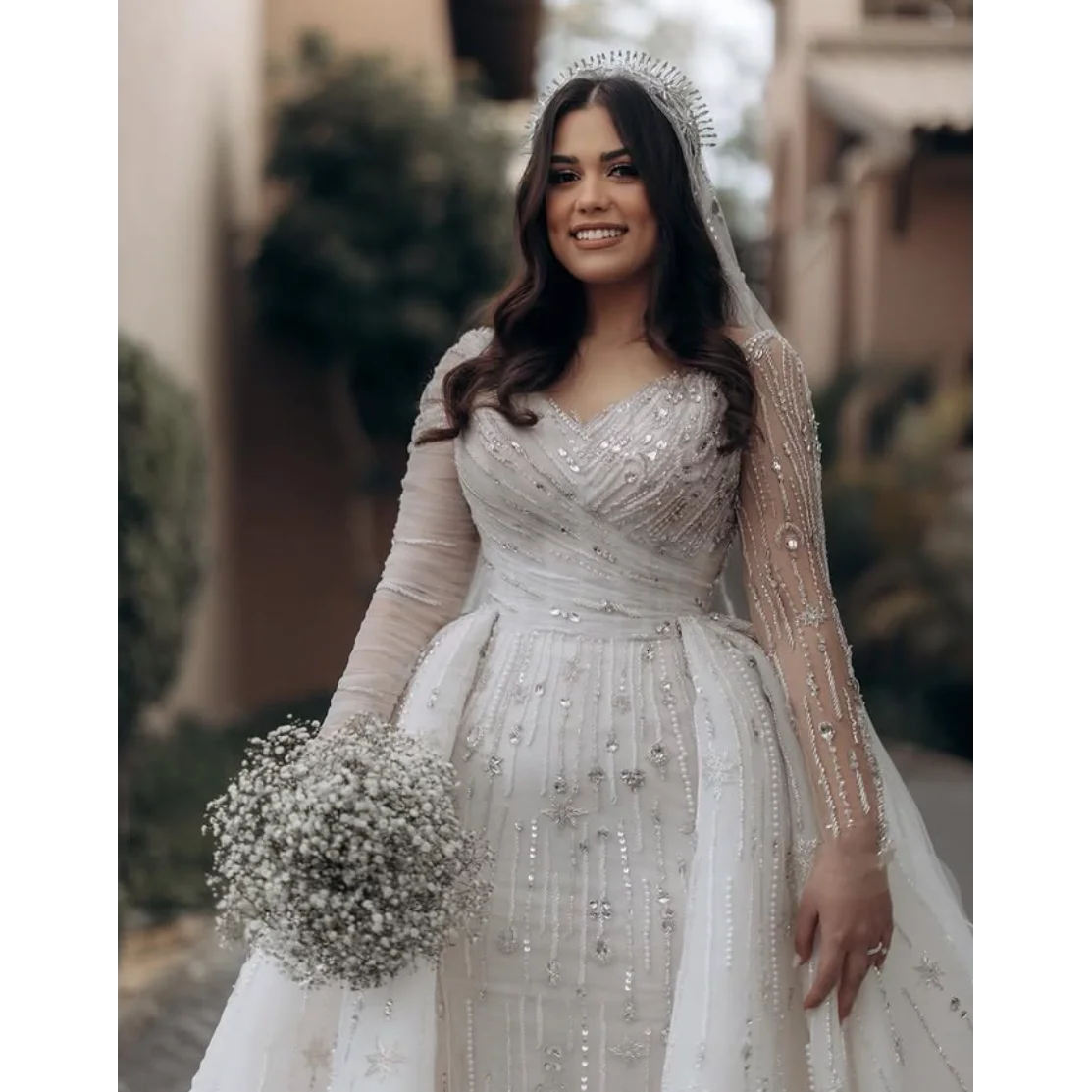 

Saudi Arabia Wedding Dress Stunning V-Neck Long Sleeves Bridal Dress Mermaid with a Detachable Big Train Shining Beading Sequins