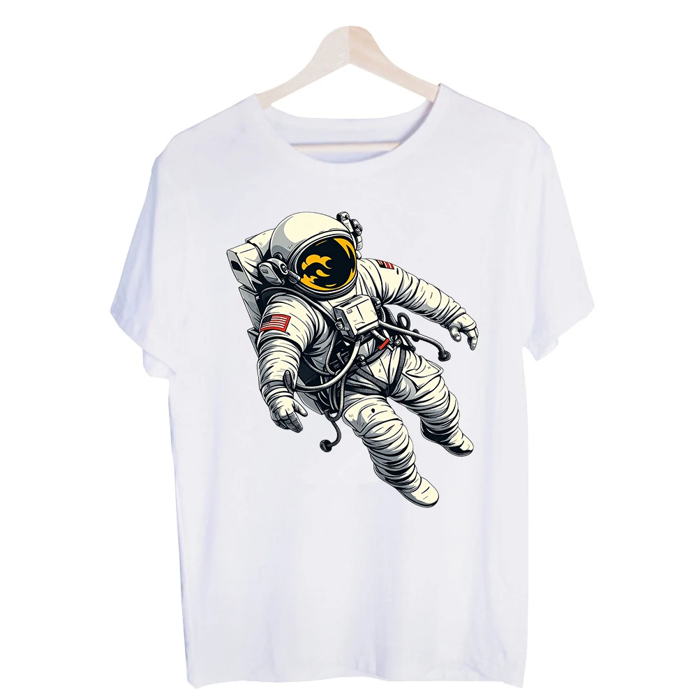 Men's Astronaut with Flame Helmet Graphic Tee, Short Sleeve Crew Neck T-Shirt for Casual Streetwear and Daily Outfits