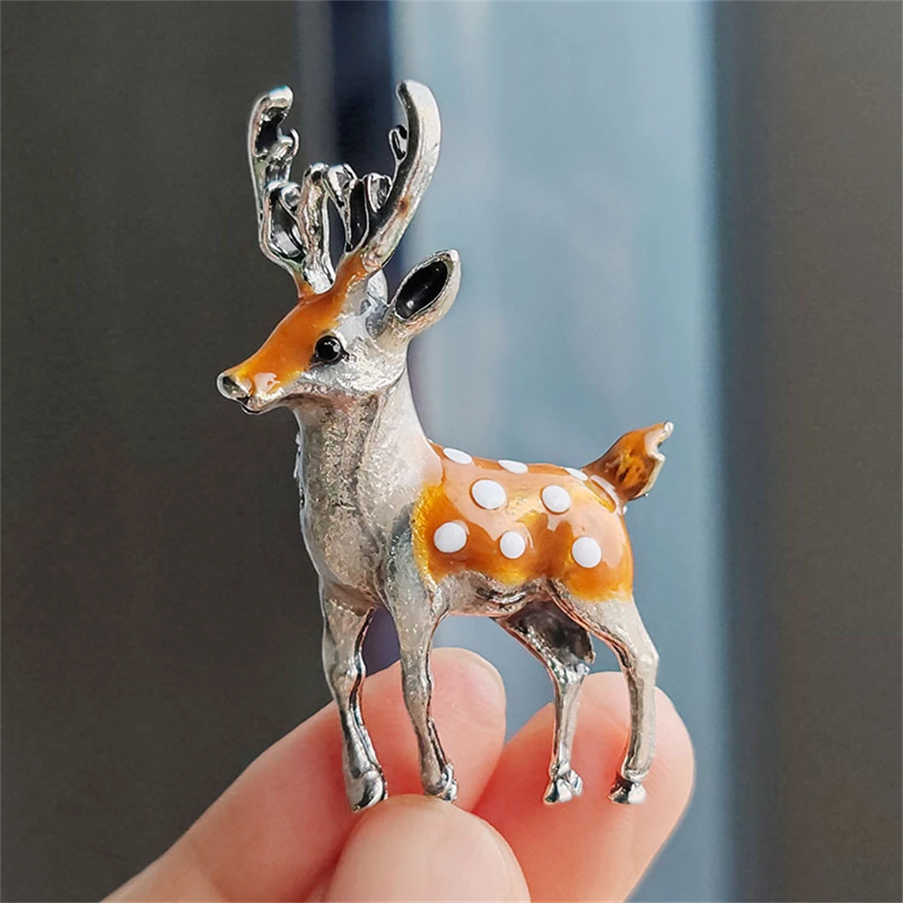 2023 Christmas Sika Deer Brooches for Women Man Unisex Animal Metal Casual Party Office Brooch Pins Wedding New Year Gifts