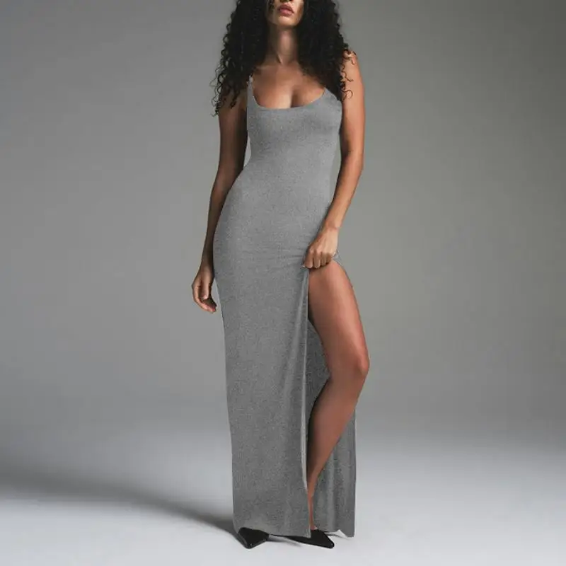 Nouvelle robe de base polyvalente, robe licou haute fente, robe de cheville longueur simple et élégante, pour la date et les vacances