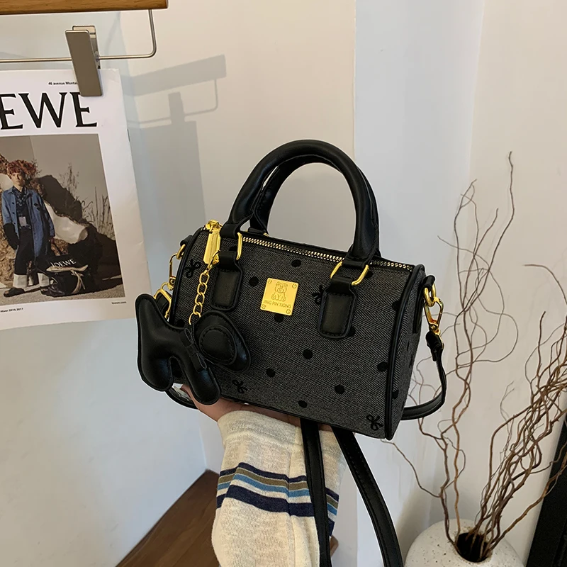 

Chic And Timeless Leather Tote Bag For Women, Designer Shoulder Bag, Crossbody Handbag Elegant Accessory