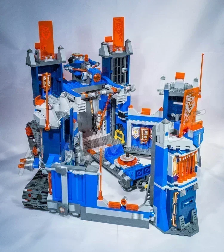 1164pcs Nexoes Knights 2in1 Battle Rolling Castle The Fortrex Headquarters 10490 Building Blocks Set Compatible with Model