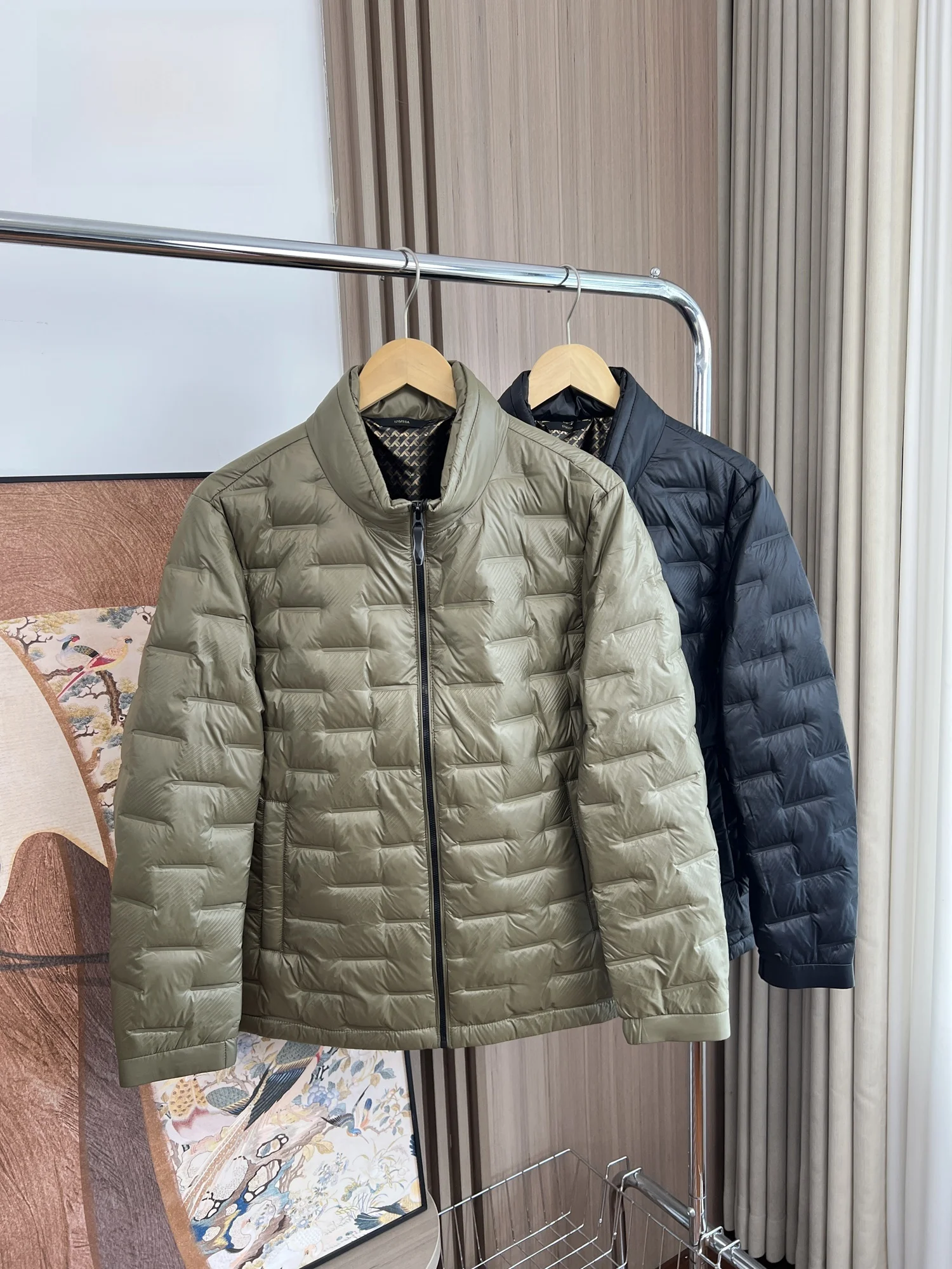 

Warm Lightweight 90 Du down Jaet Stand Collar Padded Coat Men's Faionable Street Sle Zipper Closure Color