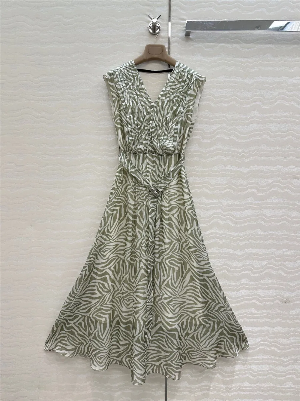 

Ladies Printed Dress V-neck Silk Sleeveless Vest Mid-Long Skirt Temperament Versatile