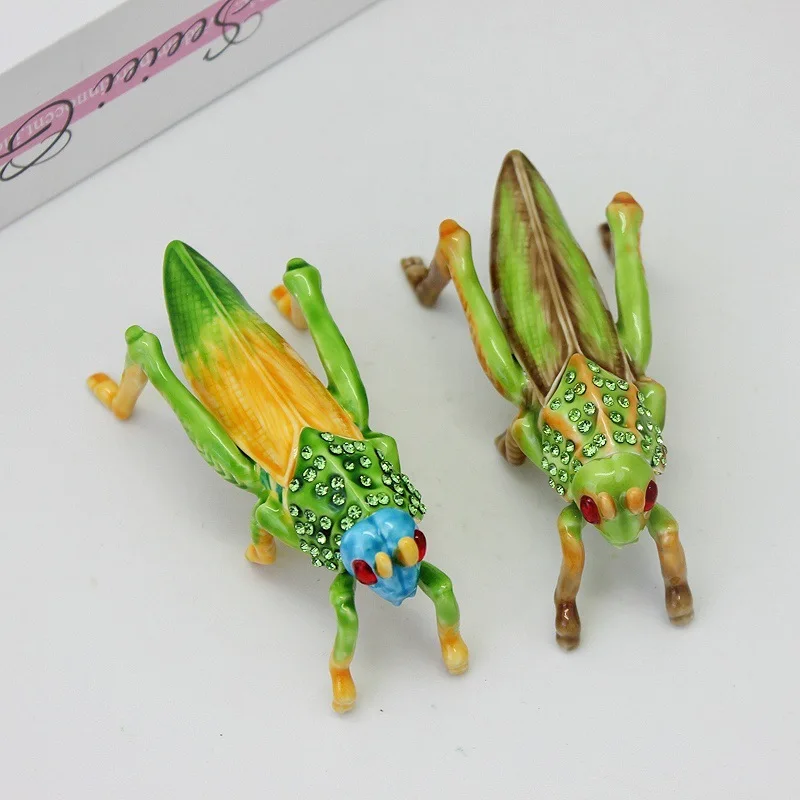 SHINNYGIFTS คริสตัลอัญมณีเคลือบ Mantis Trinket กล่องบานพับสะสมแมลง Figurine Decor ผู้ถือแหวน