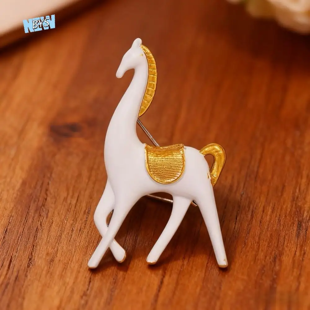 

Animal Creative Horse Brooches Personality Elegant Zodiac Horse Pins Jewelry Vintage Pony Badge Pin New Year Gifts