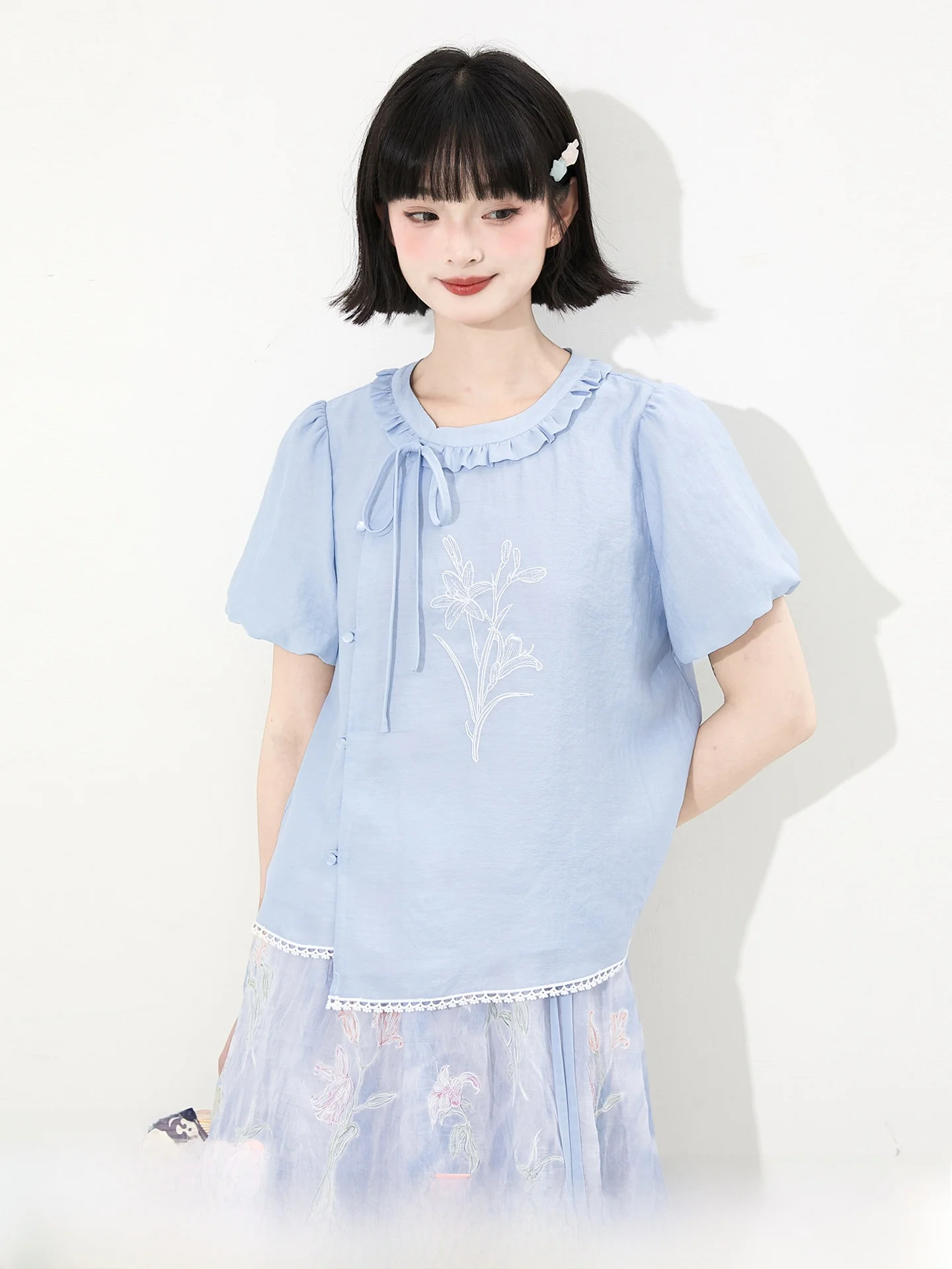 

New Chinese Sle Embroidered Bubble Sve irt Loose Fit round Ne ort Sve Women's Casual irt Letter Print Design