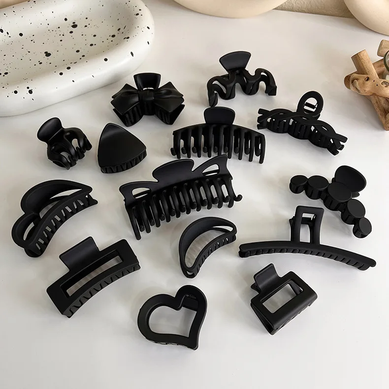 fermaglio-per-capelli-in-resina-nero-opaco-grande-antiscivolo-per-acconciature-a-coda-di-cavallo-leggero-robusto-elegante-minimalista-accessorio-quotidiano-da-donna