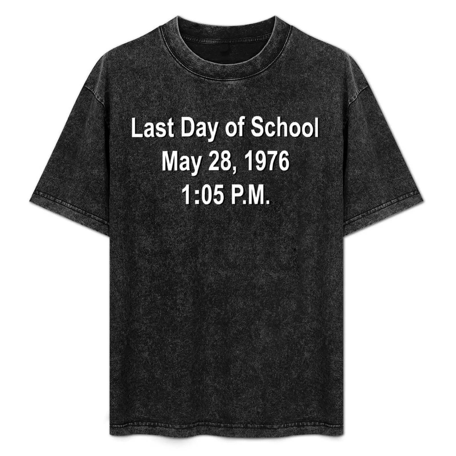 

Футболка мужская с надписью «Last Day of School», 28 мая 1976, 1:05 (дазид и спутанный)