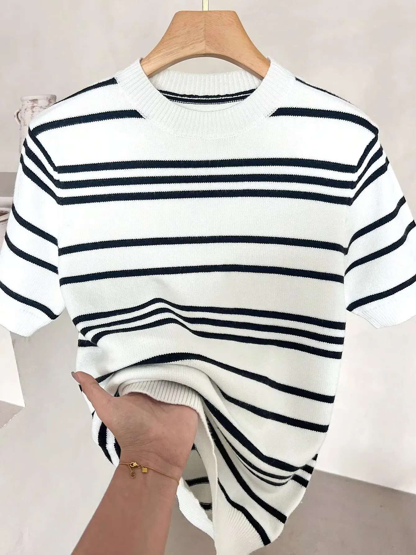 

Men's summer new fashion round neck color-blocking knitted short-sleeved T-shirt elastic casual versatile base layer sweater