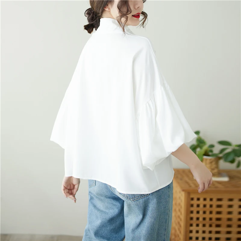 موضة فانوس كم قمصان بيضاء بدوره إلى أسفل طوق كم طويل فضفاض بلوزة كبيرة الحجم المرأة 2025 أزرار جديدة بلايز القمصان