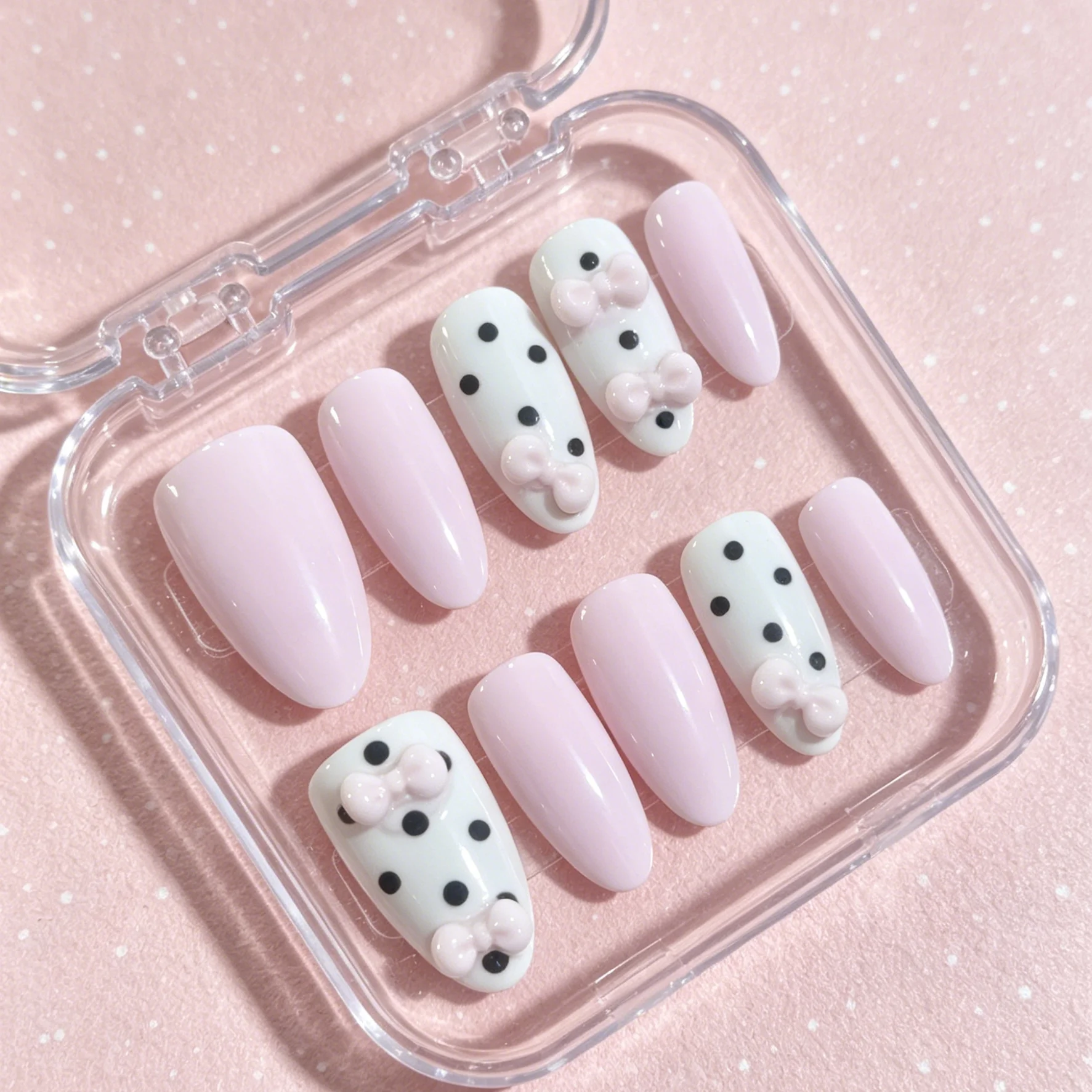 10 faux ongles en forme d'amande pressés à la main, magnifiques faux ongles, nœuds à pois rose clair, adaptés aux femmes