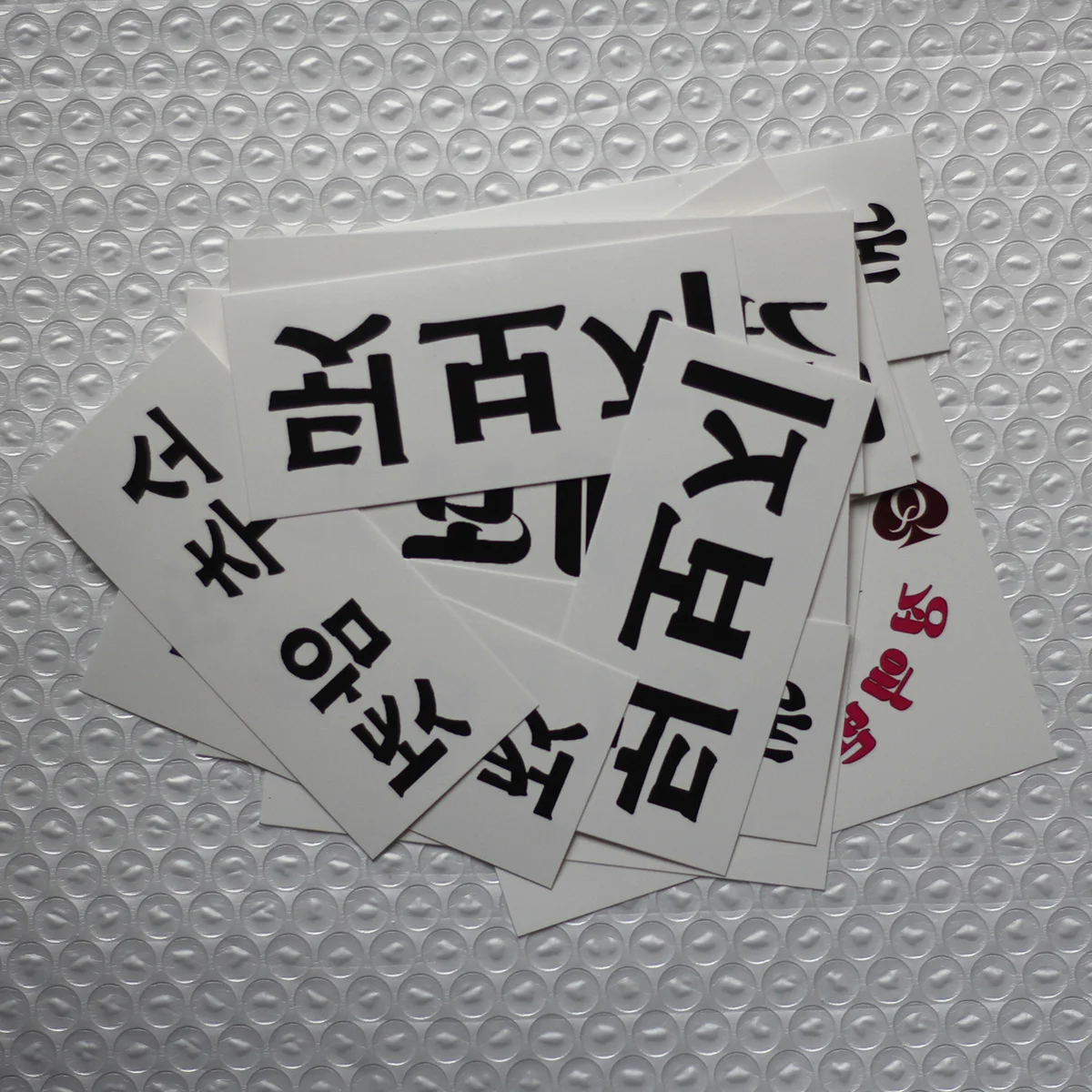 28PCS Various Korean Letter Temporary Tattoo Stickers, Retro 3D Shadow Font Body Tattoo, Waterproof Long Lasting Cute