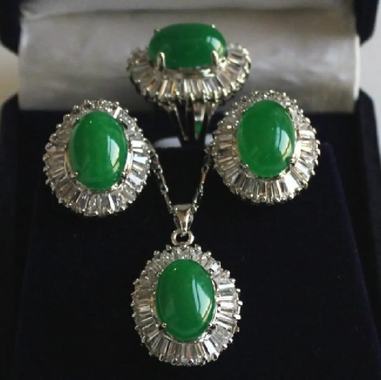 

925silver tones green jade Inlay oval Pendant Bracelet earrings Set