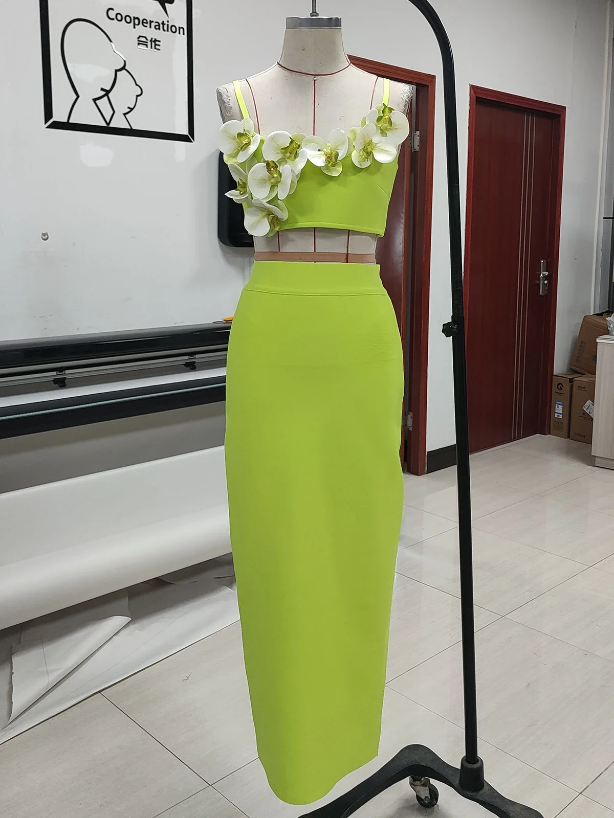 DEIVE TEGER 2024 Green Sleeveless 3D Floral Collar Top And High Waisted Two-Piece Bandage Fashion Club Birthday Party Vestitos